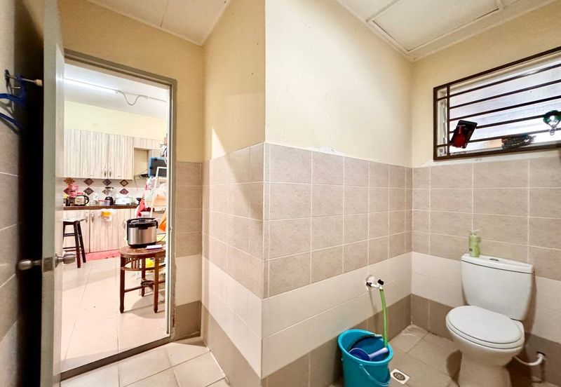 Jalan Timur @ Bandar Baru Enstek