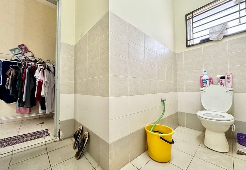 Jalan Timur @ Bandar Baru Enstek