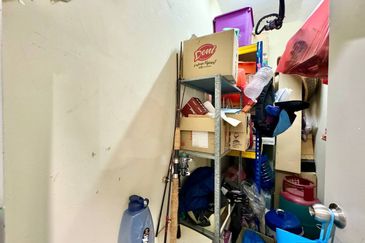 Jalan Timur @ Bandar Baru Enstek