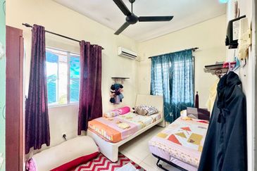 Jalan Timur @ Bandar Baru Enstek