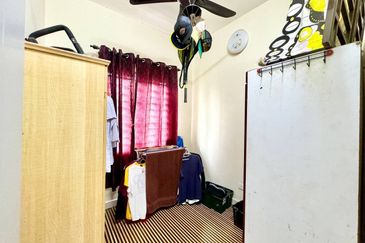 Jalan Timur @ Bandar Baru Enstek