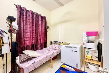 Jalan Timur @ Bandar Baru Enstek