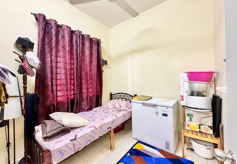 Jalan Timur @ Bandar Baru Enstek