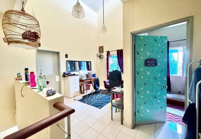 Jalan Timur @ Bandar Baru Enstek