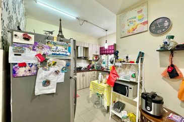 Jalan Timur @ Bandar Baru Enstek