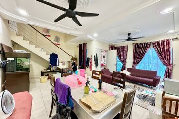 Jalan Timur @ Bandar Baru Enstek