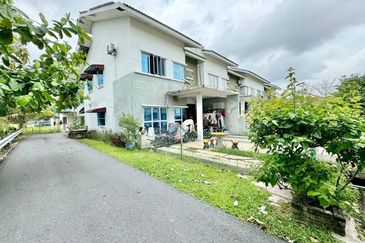 Jalan Timur @ Bandar Baru Enstek