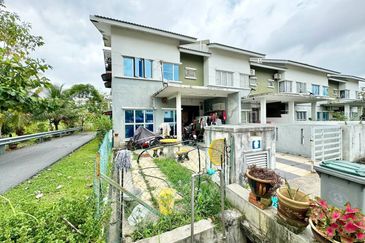 Jalan Timur @ Bandar Baru Enstek