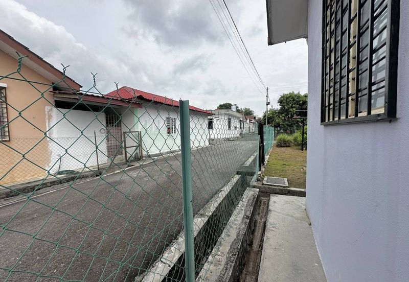 Taman Desa Pinggiran Bayu