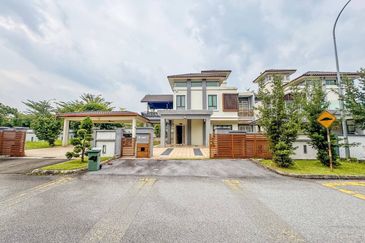 Perdana College Heights