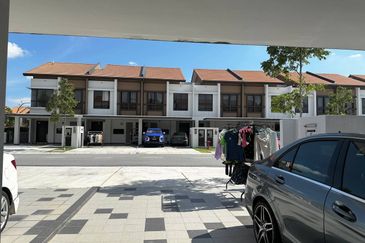 Setia Warisan Tropika (Belladonna)