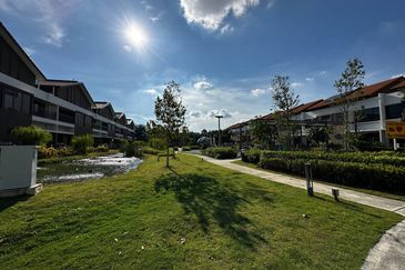 Setia Warisan Tropika (Belladonna)