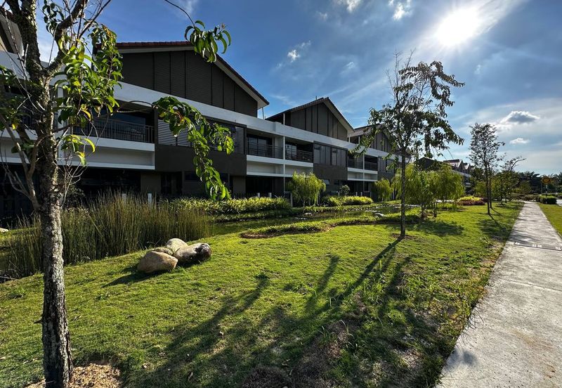 Setia Warisan Tropika (Belladonna)