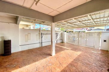 Taman Pinggiran Putra