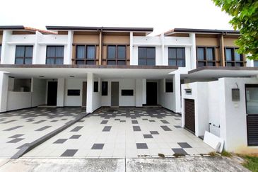 Setia Warisan Tropika (Belladonna)