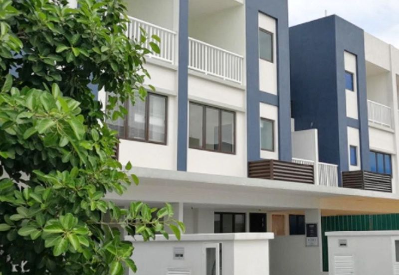 Ayden Townhouse Warisan Puteri