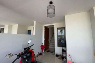 Ayden Townhouse Warisan Puteri