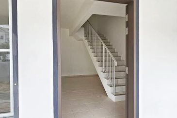 M Senyumia Salak Tinggi