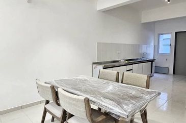 M Senyumia Salak Tinggi