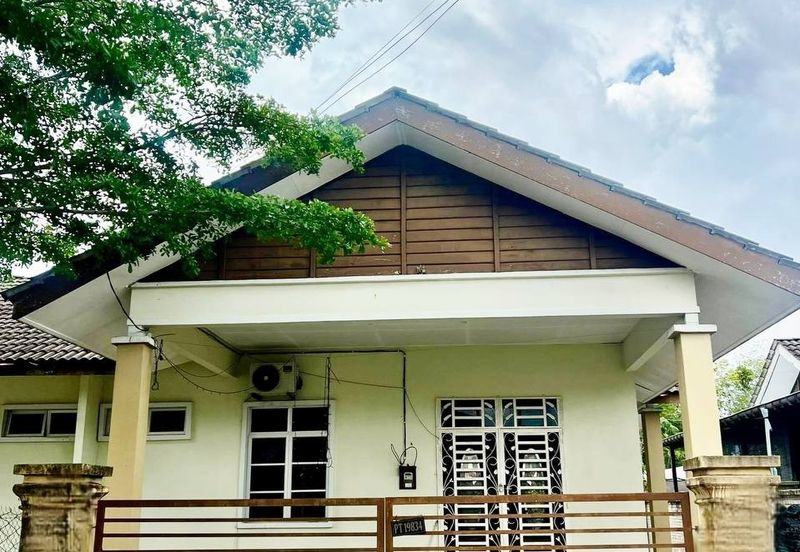 Taman Nuraini ( Kampung Nyior )