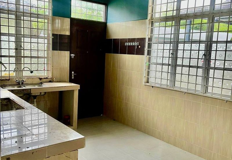 Taman Nuraini ( Kampung Nyior )