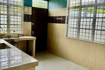 Taman Nuraini ( Kampung Nyior )