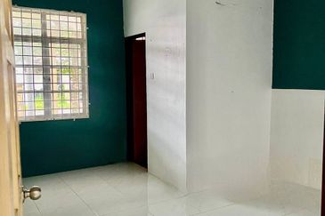 Taman Nuraini ( Kampung Nyior )