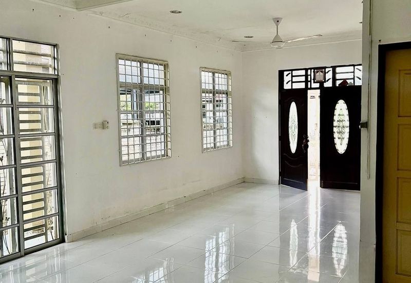 Taman Nuraini ( Kampung Nyior )