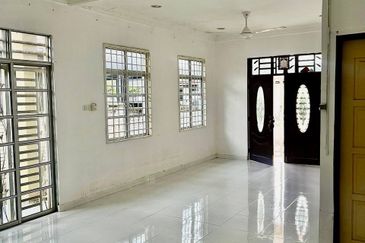 Taman Nuraini ( Kampung Nyior )