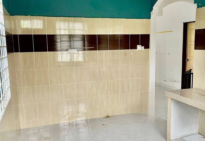 Taman Nuraini ( Kampung Nyior )