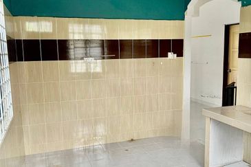 Taman Nuraini ( Kampung Nyior )