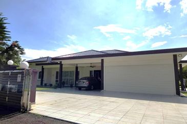 PIONEER COVE, BATU 2 PORT DICKSON, SINGLE STOREY BUNGALOW, FOR SALE