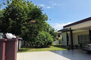 PIONEER COVE, BATU 2 PORT DICKSON, SINGLE STOREY BUNGALOW, FOR SALE