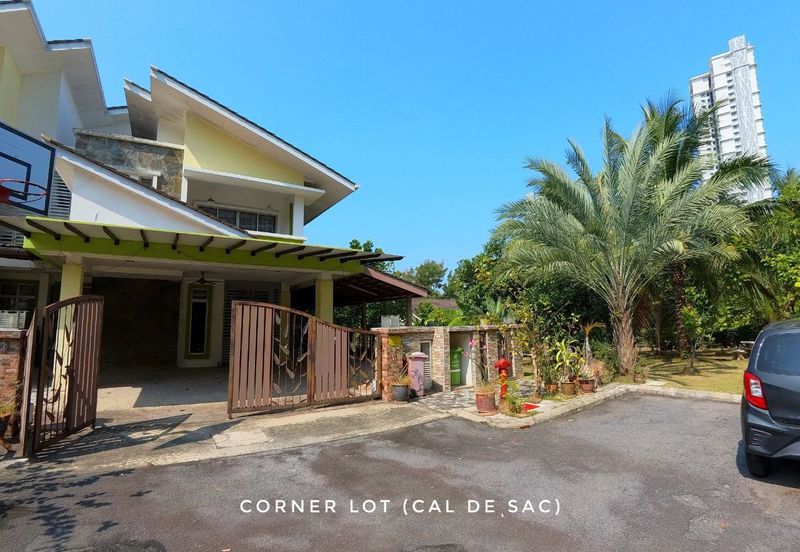 PRESINT 15, PUTRAJAYA, HUGE PARKING SPACE, END LOT 2 STOREY SEMI-D FREEHOLD, FOR SALE