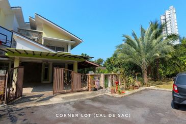 PRESINT 15, PUTRAJAYA, HUGE PARKING SPACE, END LOT 2 STOREY SEMI-D FREEHOLD, FOR SALE