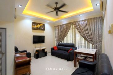 PRESINT 15, PUTRAJAYA, HUGE PARKING SPACE, END LOT 2 STOREY SEMI-D FREEHOLD, FOR SALE