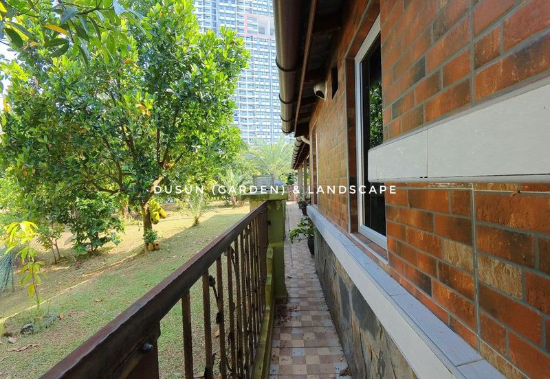 PRESINT 15, PUTRAJAYA, HUGE PARKING SPACE, END LOT 2 STOREY SEMI-D FREEHOLD, FOR SALE