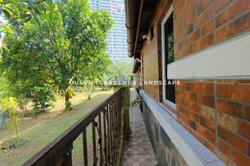 PRESINT 15, PUTRAJAYA, HUGE PARKING SPACE, END LOT 2 STOREY SEMI-D FREEHOLD, FOR SALE