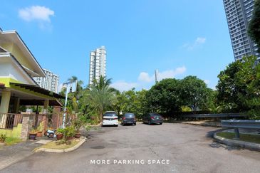 PRESINT 15, PUTRAJAYA, HUGE PARKING SPACE, END LOT 2 STOREY SEMI-D FREEHOLD, FOR SALE