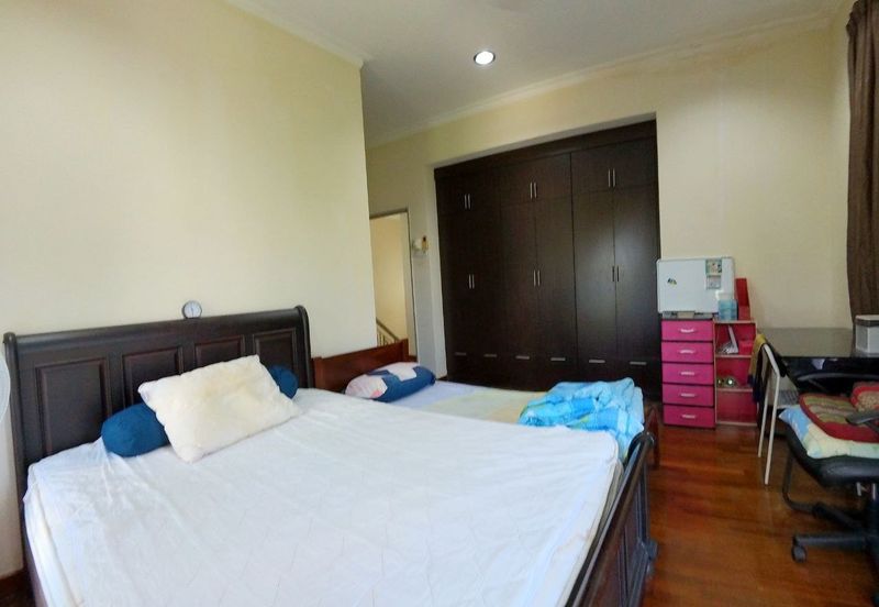 PRESINT 15, PUTRAJAYA, HUGE PARKING SPACE, END LOT 2 STOREY SEMI-D FREEHOLD, FOR SALE