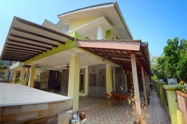 PRESINT 15, PUTRAJAYA, HUGE PARKING SPACE, END LOT 2 STOREY SEMI-D FREEHOLD, FOR SALE