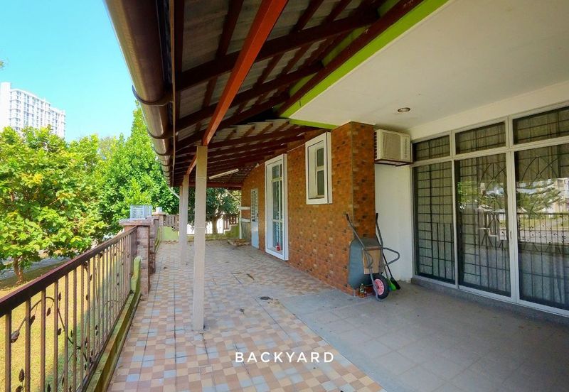 PRESINT 15, PUTRAJAYA, HUGE PARKING SPACE, END LOT 2 STOREY SEMI-D FREEHOLD, FOR SALE