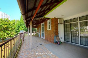 PRESINT 15, PUTRAJAYA, HUGE PARKING SPACE, END LOT 2 STOREY SEMI-D FREEHOLD, FOR SALE