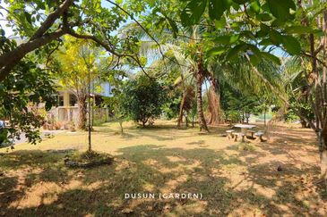 PRESINT 15, PUTRAJAYA, HUGE PARKING SPACE, END LOT 2 STOREY SEMI-D FREEHOLD, FOR SALE