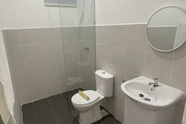 NEAR EXIT TOL AINSDALE SEREMBAN NEW APARTMENT with complete facilities including swimming pool, surau, multipurpose hall, and kindergarten.