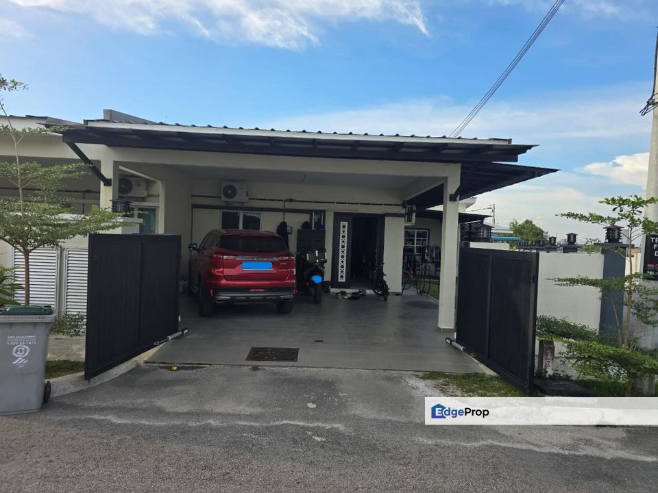 TAMAN BAKTI YNS SEREMBAN, CORNER LOT TERES SETINGKAT RENOVATED WITH EXTRA LAND!, Negeri Sembilan, Seremban