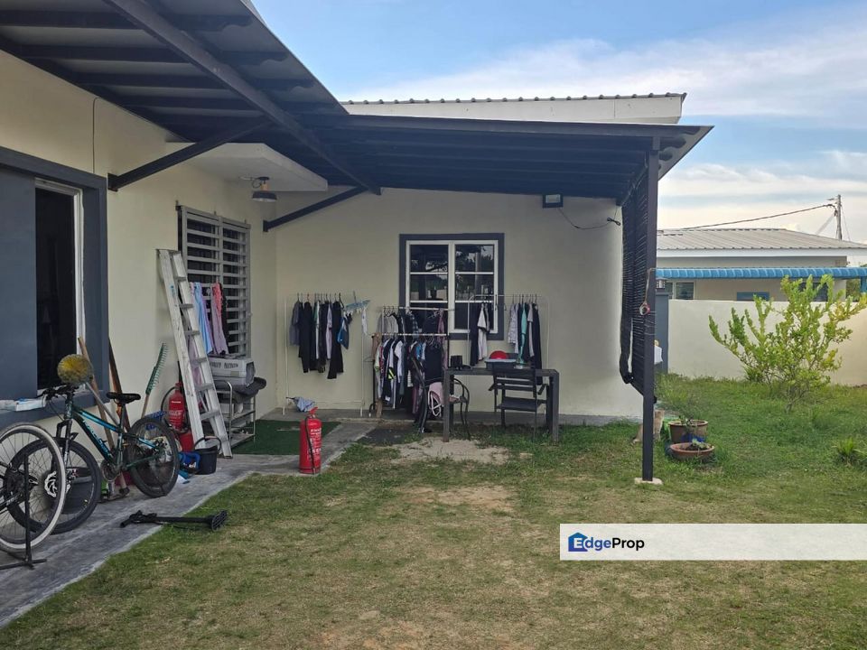 TAMAN BAKTI YNS SEREMBAN, CORNER LOT TERES SETINGKAT RENOVATED WITH EXTRA LAND!, Negeri Sembilan, Seremban