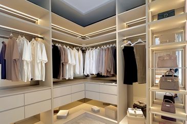 BANDAR ENSTEK (JENTAYU)