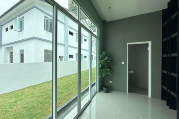 BANDAR ENSTEK (CENDRAWASIH)