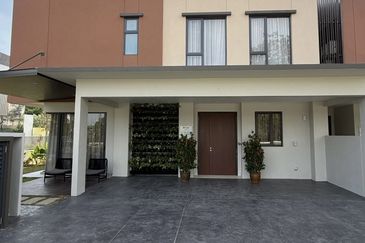 TIARA SENDAYAN (PRESINT 1)